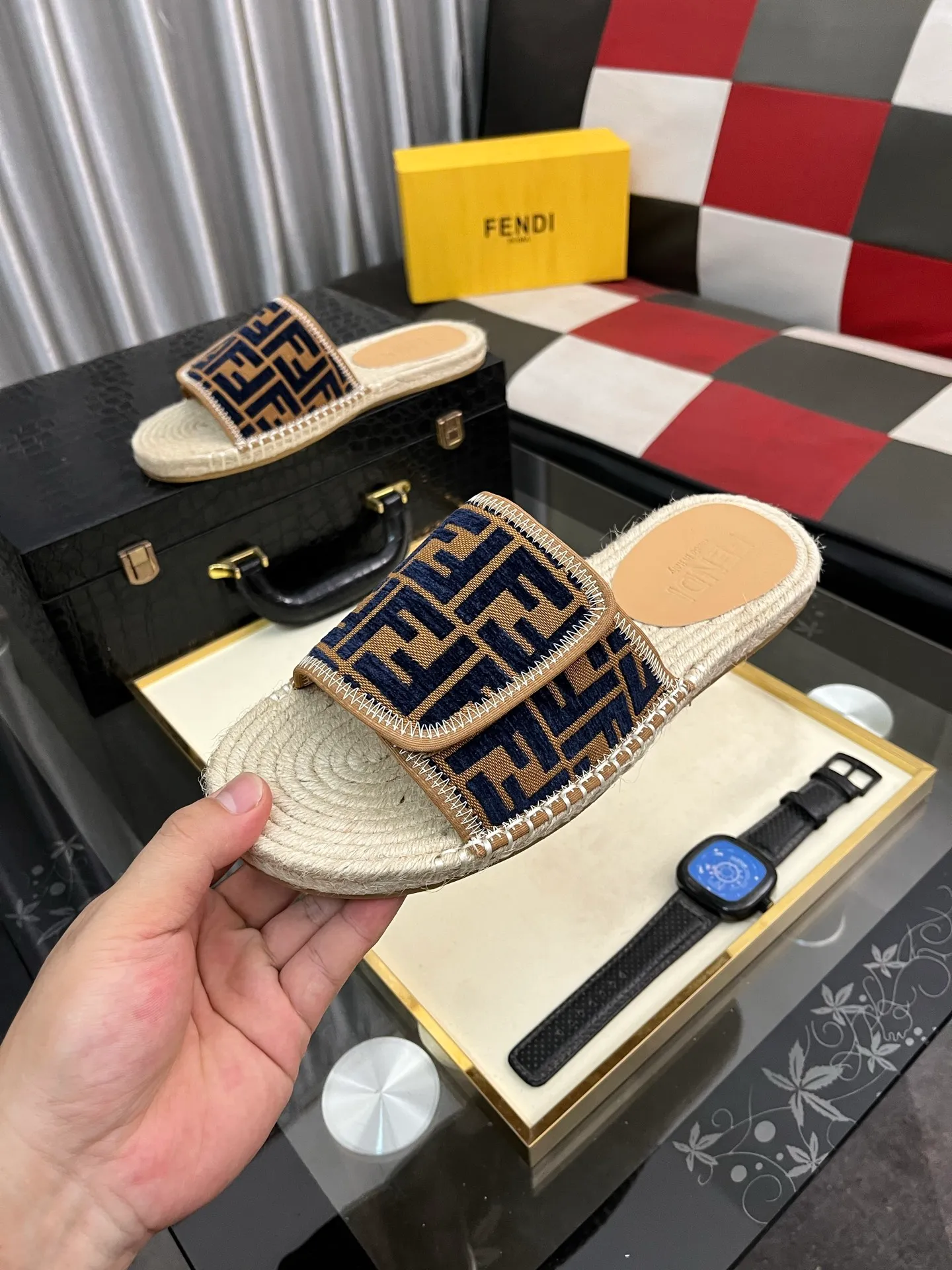 Men's shoes💰320⌚️⌚️[FENDI~Fendi slippers] High-end men's shoes brand official website 1:1 latest masterpiece: original mold customization, fabrics made of imported original materials, upgraded outsole, lighter, top quality in the market, simple and tasteful, a must-have for fashionistas, fashion is at your feet, full of confidence, the same style at the counter👍The season of summer slippers is here. Yardage: 38-44. Can be customized45.46.47